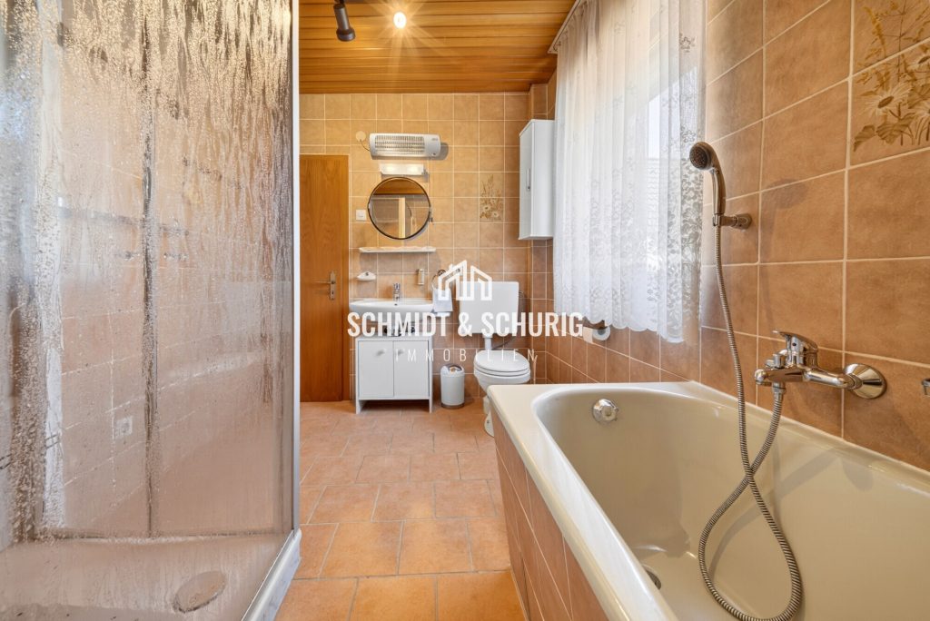Immobilienangebot - Bruchsal / Untergrombach - Alle - Charmantes Einfamilienhaus mit Ausbaupotenzial und großem Grundstück