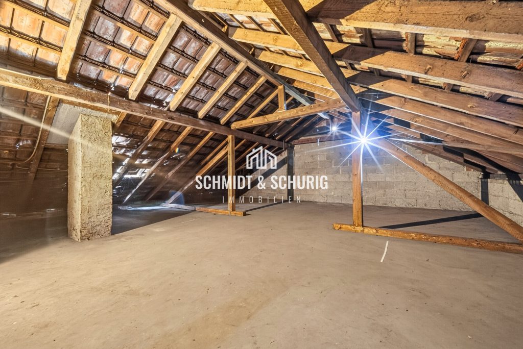 Immobilienangebot - Karlsdorf-Neuthard - Alle - Charmantes Zweifamilienhaus mit viel Potenzial und großem Grundstück