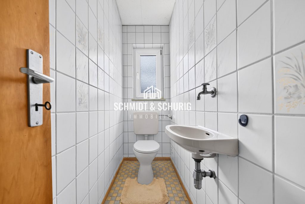 Immobilienangebot - Karlsdorf-Neuthard - Alle - Charmantes Zweifamilienhaus mit viel Potenzial und großem Grundstück
