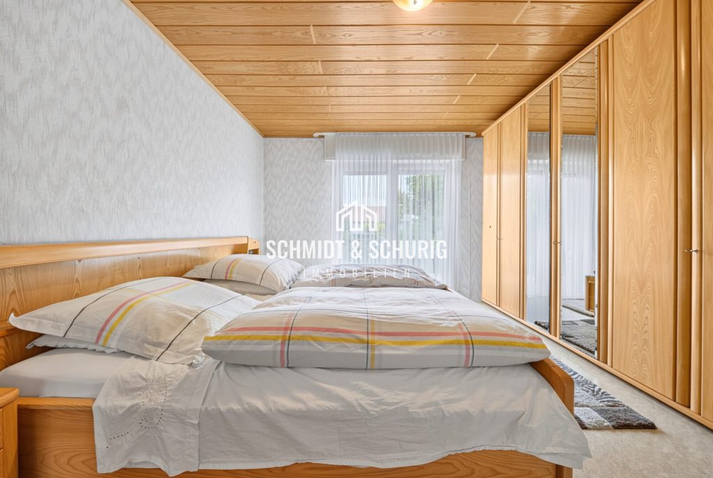 Immobilienangebot - Karlsdorf-Neuthard - Alle - Charmantes Zweifamilienhaus mit viel Potenzial und großem Grundstück