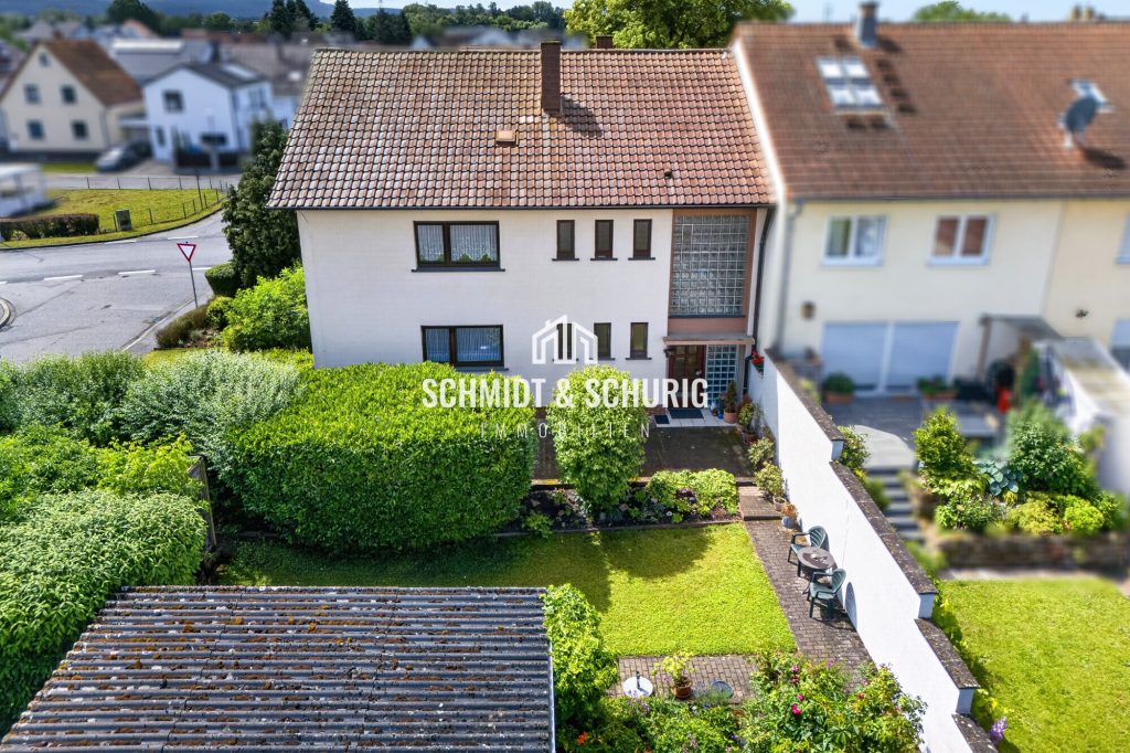 Immobilienangebot - Karlsdorf-Neuthard - Alle - Charmantes Zweifamilienhaus mit viel Potenzial und großem Grundstück