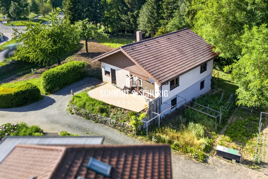 Immobilienangebot - Ölbronn-Dürrn / Ölbronn - Alle - Freistehendes Einfamilienhaus mit Südterrasse, Carport und Garten mit Teich