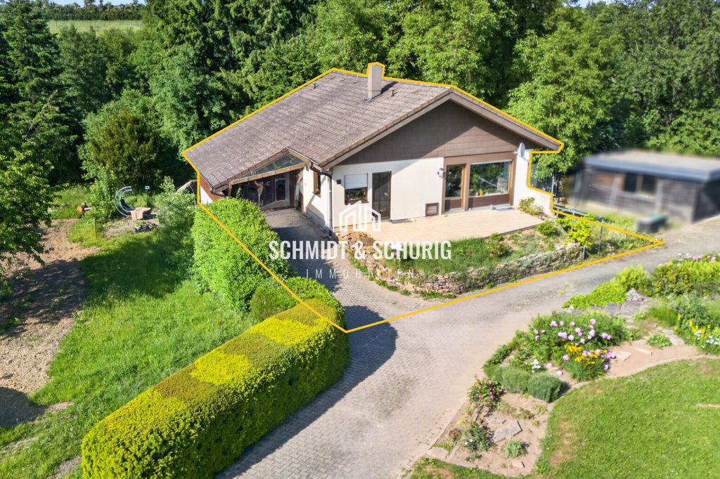 Immobilienangebot - Ölbronn-Dürrn / Ölbronn - Alle - Freistehendes Einfamilienhaus mit Südterrasse, Carport und Garten mit Teich