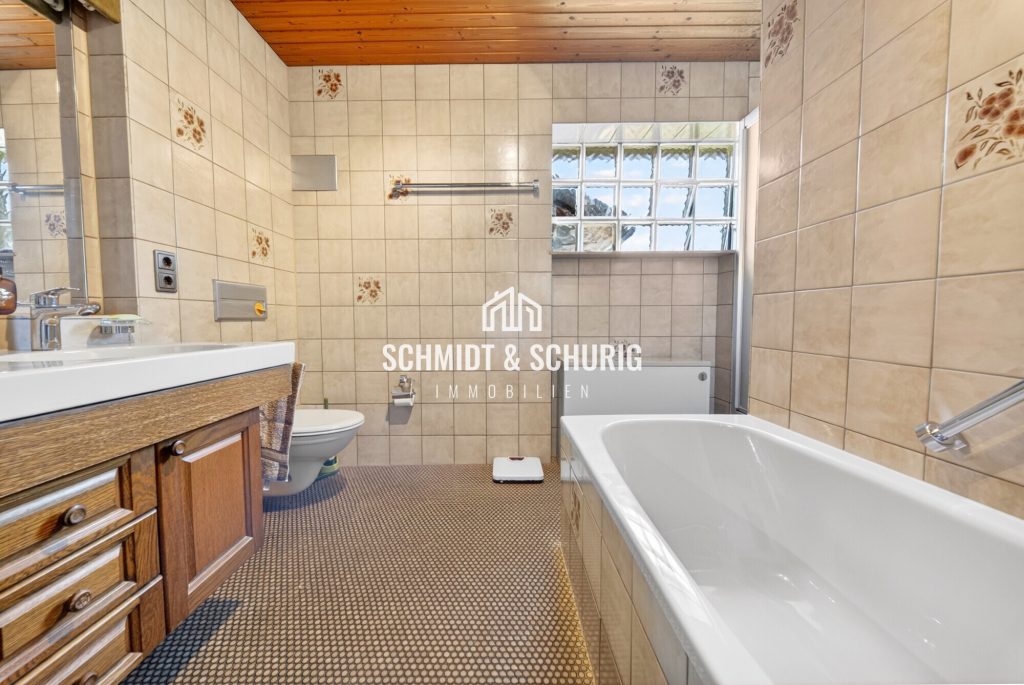 Immobilienangebot - Bretten / Gölshausen - Alle - Charmantes Einfamilienhaus mit großzügigem Grundstück und vielfältigen Möglichkeiten