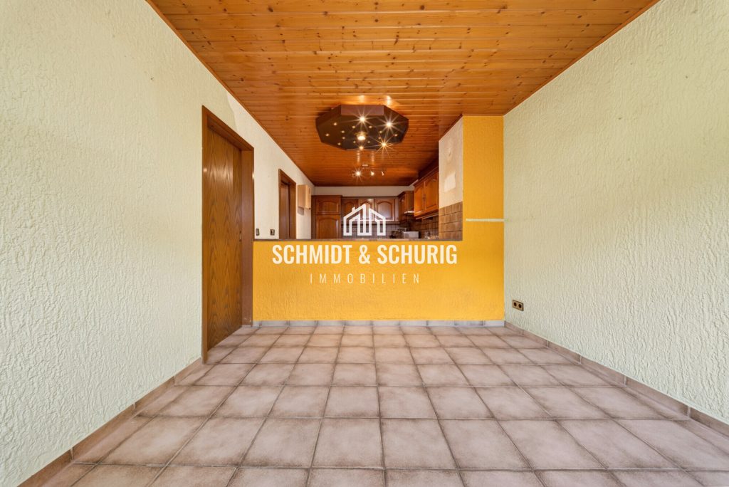 Immobilienangebot - Ubstadt-Weiher / Weiher - Alle - Besonderes Anwesen – Hinterhaus mit Pool, sowie Vorderhaus mit 2 Wohneinheiten (vermietet)