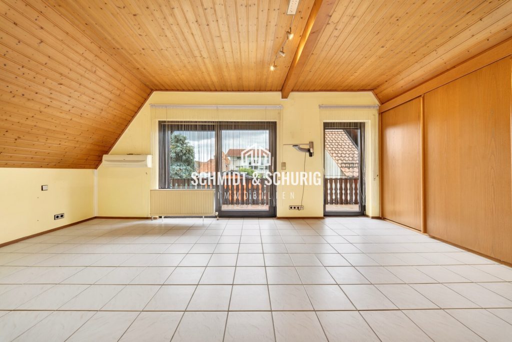 Immobilienangebot - Ubstadt-Weiher / Weiher - Alle - Besonderes Anwesen – Hinterhaus mit Pool, sowie Vorderhaus mit 2 Wohneinheiten (vermietet)