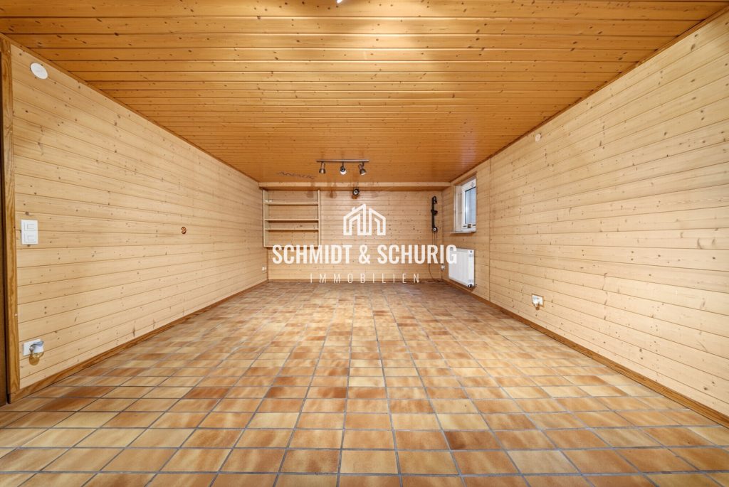 Immobilienangebot - Ubstadt-Weiher / Weiher - Alle - Besonderes Anwesen – Hinterhaus mit Pool, sowie Vorderhaus mit 2 Wohneinheiten (vermietet)