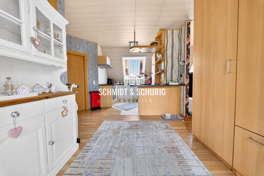 Immobilienangebot - Ubstadt-Weiher / Weiher - Alle - Besonderes Anwesen – Hinterhaus mit Pool, sowie Vorderhaus mit 2 Wohneinheiten (vermietet)