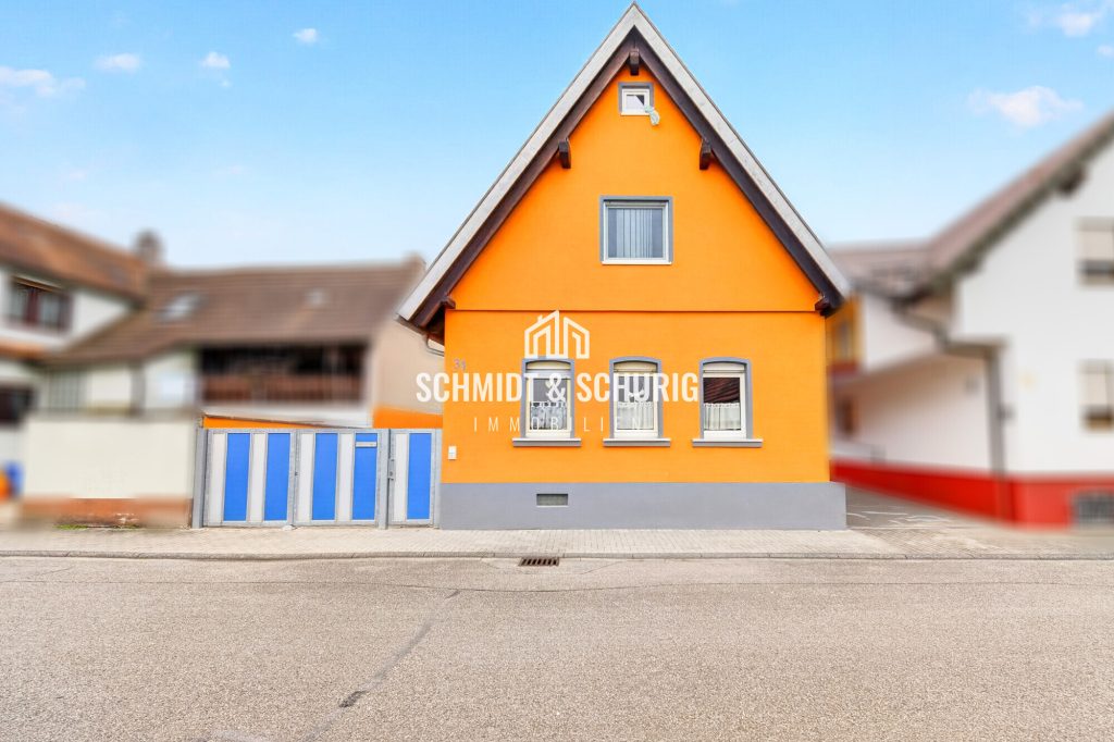 Immobilienangebot - Ubstadt-Weiher / Weiher - Alle - Besonderes Anwesen – Hinterhaus mit Pool, sowie Vorderhaus mit 2 Wohneinheiten (vermietet)