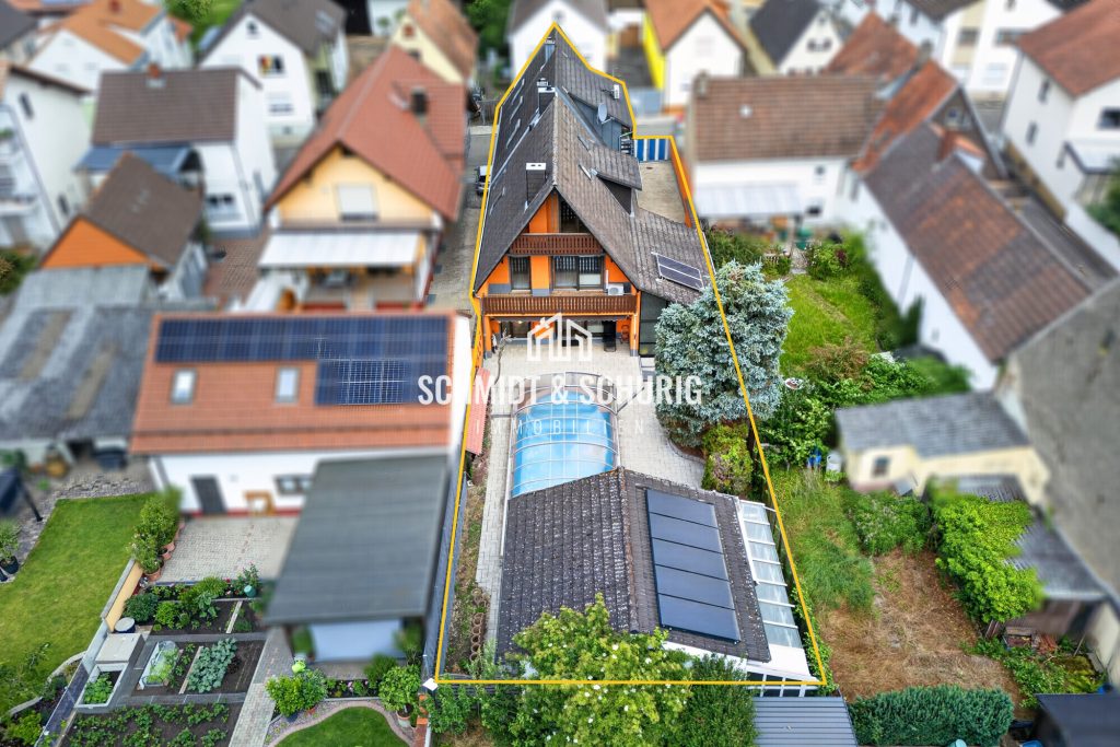 Immobilienangebot - Ubstadt-Weiher / Weiher - Alle - Besonderes Anwesen – Hinterhaus mit Pool, sowie Vorderhaus mit 2 Wohneinheiten (vermietet)