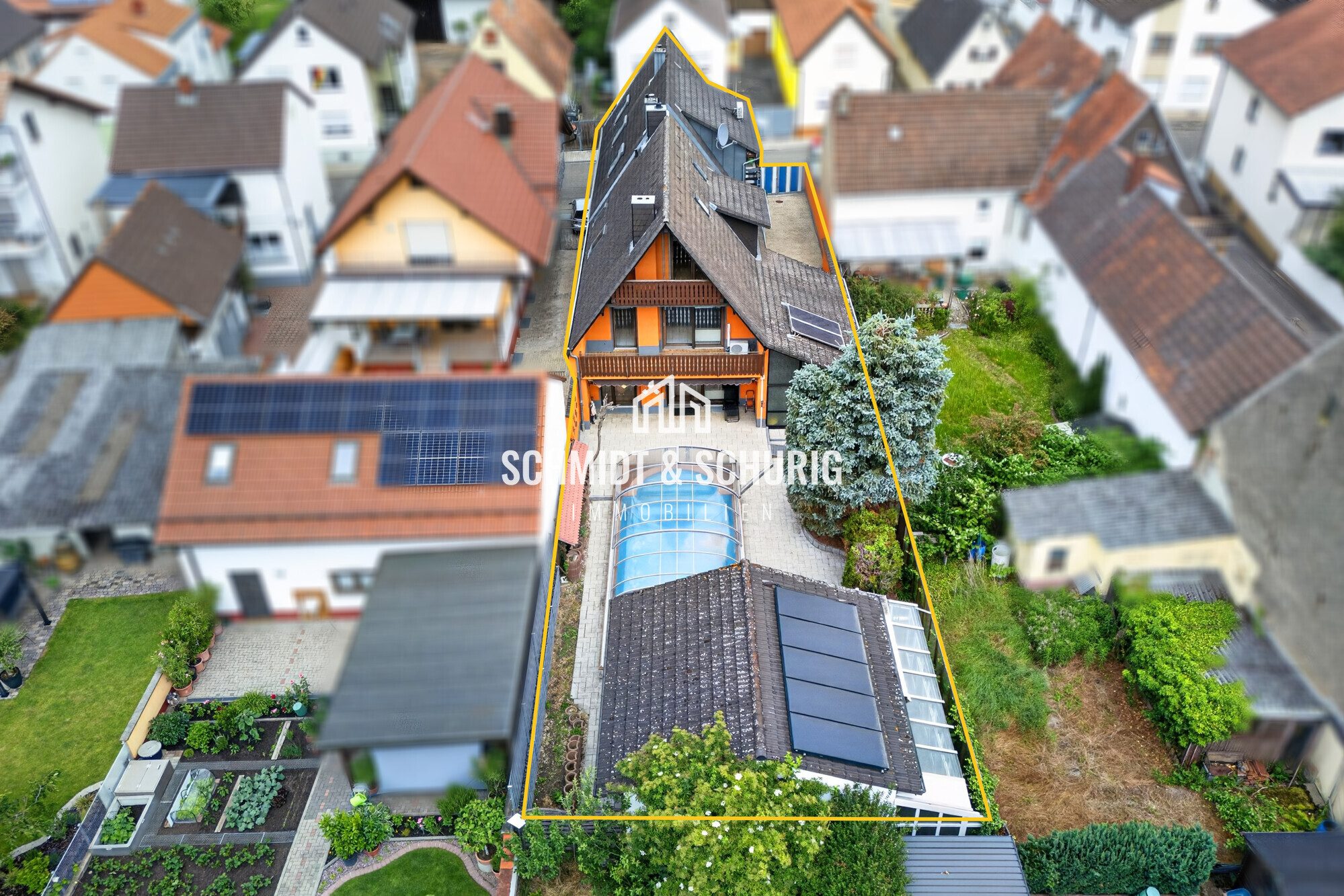Immobilienangebot - Ubstadt-Weiher / Weiher - Alle - Besonderes Anwesen – Hinterhaus mit Pool, sowie Vorderhaus mit 2 Wohneinheiten (vermietet)