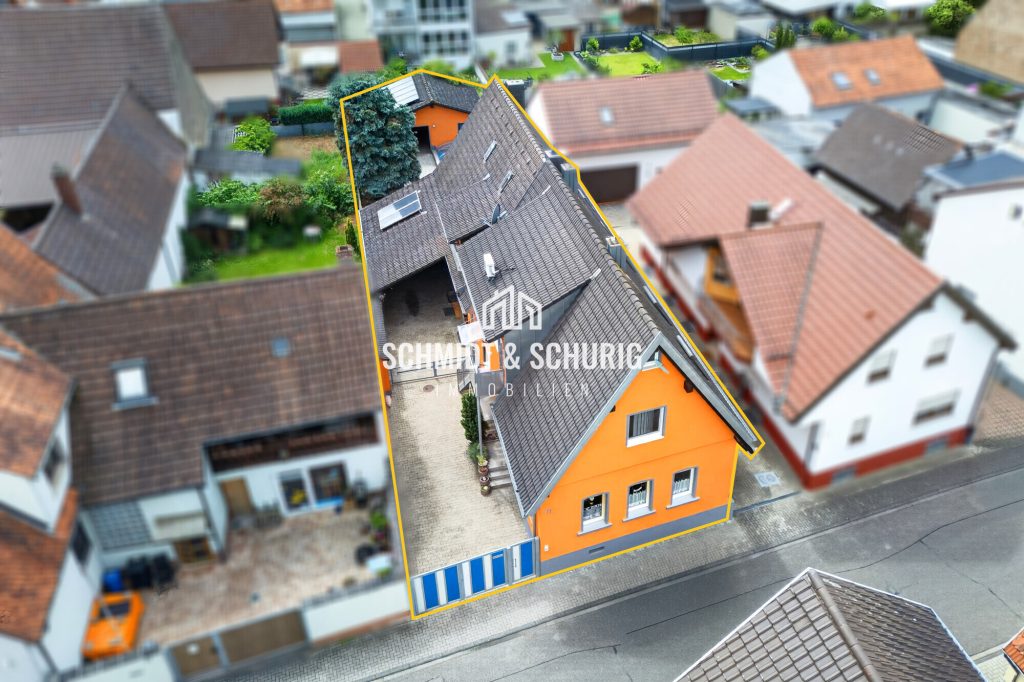 Immobilienangebot - Ubstadt-Weiher / Weiher - Alle - Besonderes Anwesen – Hinterhaus mit Pool, sowie Vorderhaus mit 2 Wohneinheiten (vermietet)