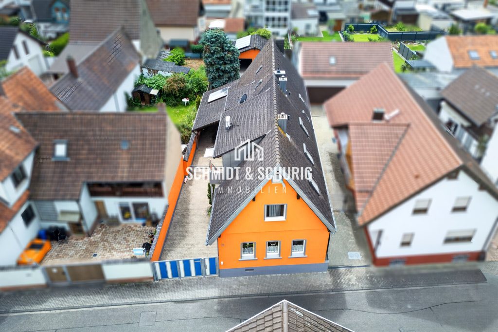 Immobilienangebot - Ubstadt-Weiher / Weiher - Alle - Besonderes Anwesen – Hinterhaus mit Pool, sowie Vorderhaus mit 2 Wohneinheiten (vermietet)