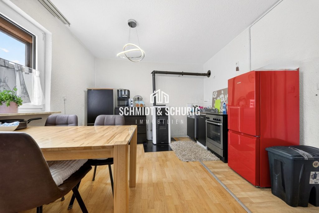 Immobilienangebot - Ubstadt-Weiher / Weiher - Alle - Besonderes Anwesen – Hinterhaus mit Pool, sowie Vorderhaus mit 2 Wohneinheiten (vermietet)