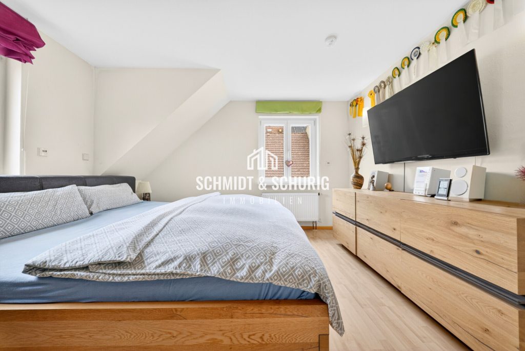 Schalfzimmer Immobilienangebot - Bruchsal / Untergrombach - Alle - Kleine ruhige Familien-Oase mit Nebengebäude, Garten und geschlossenem Innenhof