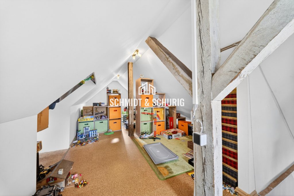 Spielzimmer / Spitzboden Immobilienangebot - Bruchsal / Untergrombach - Alle - Kleine ruhige Familien-Oase mit Nebengebäude, Garten und geschlossenem Innenhof
