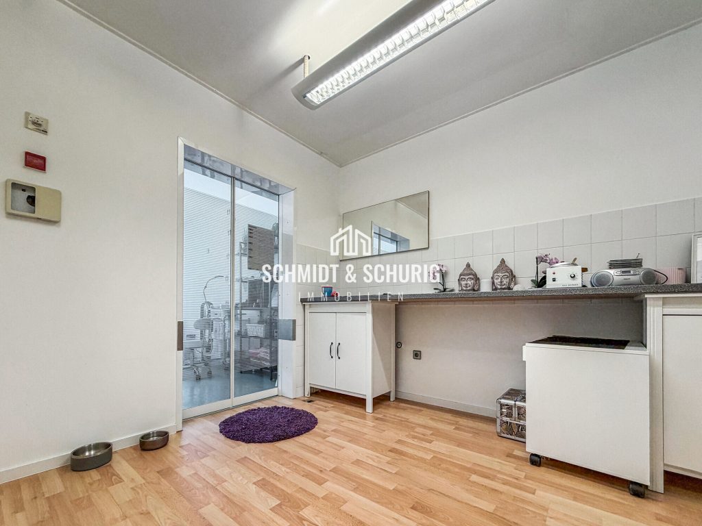 Immobilienangebot - Knittlingen - Alle - Attraktive Büro- oder Praxisfläche in zentraler Lage von Knittlingen