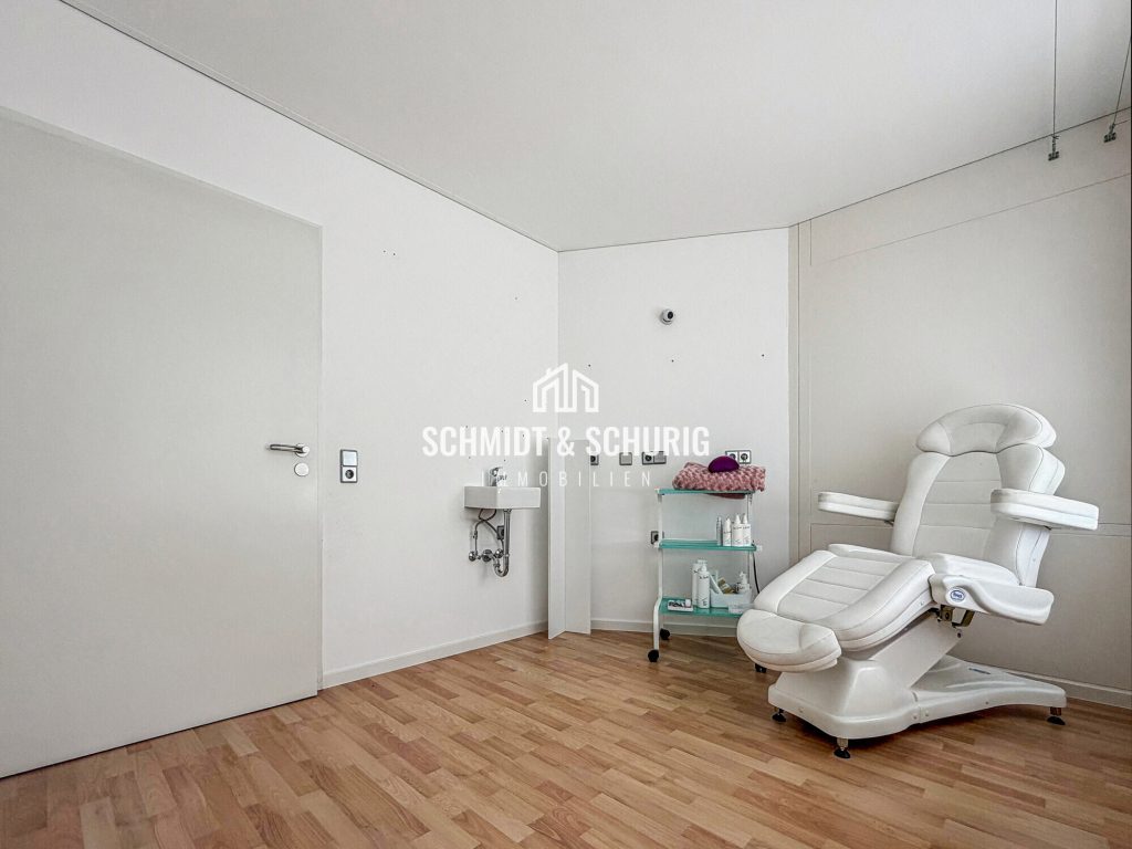 Immobilienangebot - Knittlingen - Alle - Attraktive Büro- oder Praxisfläche in zentraler Lage von Knittlingen