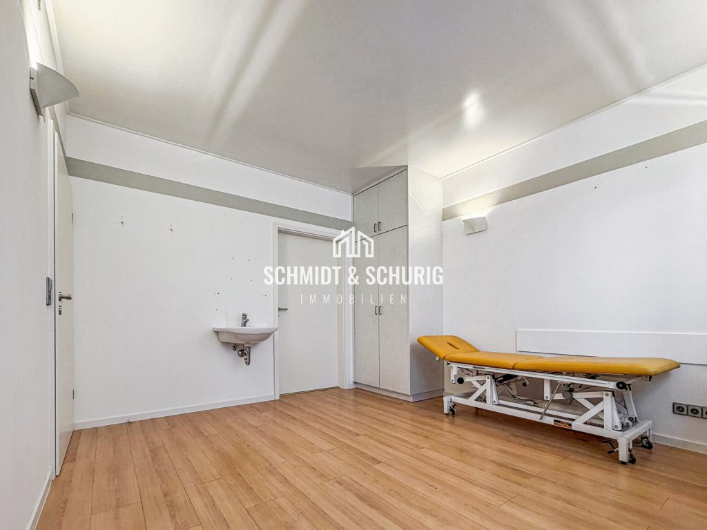 Immobilienangebot - Knittlingen - Alle - Attraktive Büro- oder Praxisfläche in zentraler Lage von Knittlingen