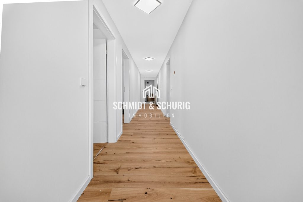 Flur / Ergeschoss Immobilienangebot - Pfinztal - Alle - Mehrfamilienhaus in Pfinztal – teilsaniert mit Gestaltungsspielraum