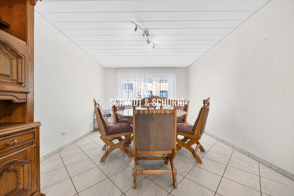 Esszimmer Erdgeschoss Immobilienangebot - Kämpfelbach / Ersingen - Alle - Gepflegtes Mehrfamilienhaus mit 305 m² Wohnfläche, Balkon und Terrasse in Ortsrandlage
