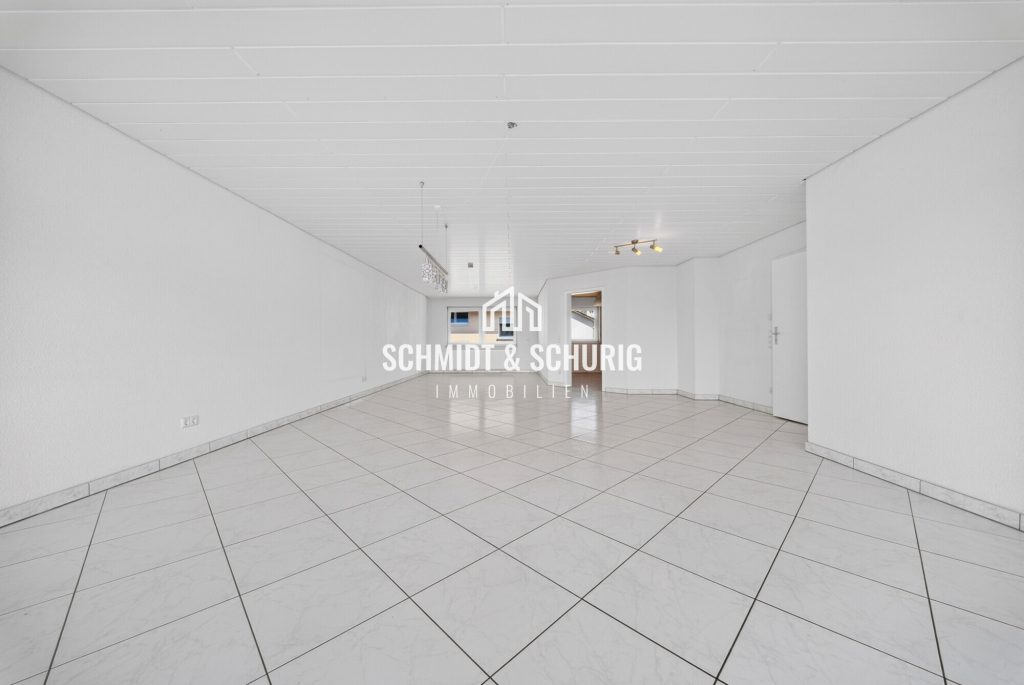 Wohn-und Essbereich Obergeschoss Immobilienangebot - Kämpfelbach / Ersingen - Alle - Gepflegtes Mehrfamilienhaus mit 305 m² Wohnfläche, Balkon und Terrasse in Ortsrandlage