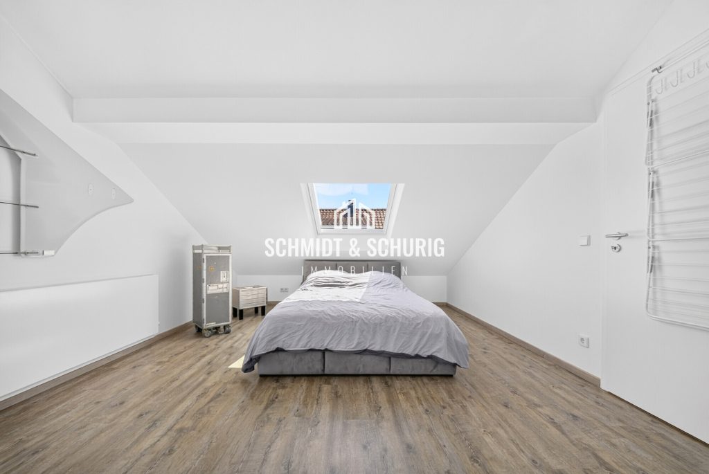 Schlafbereich Immobilienangebot - Bretten / Büchig - Alle - Modernes Wohnen im Dachgeschoss mit Klimaanlage und Einbauküche