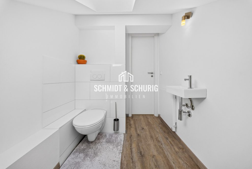 Separates WC Immobilienangebot - Bretten / Büchig - Alle - Modernes Wohnen im Dachgeschoss mit Klimaanlage und Einbauküche