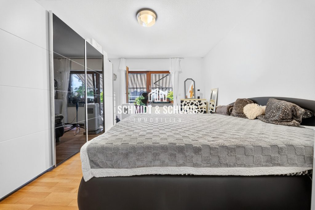 Schlafzimmer Immobilienangebot - Forst - Alle - Großzügige 4-Zimmerwohnung mit Balkon, Garten und Garagenstellplatz.