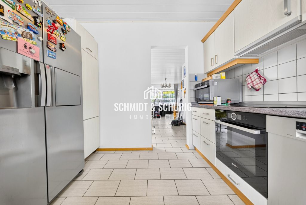 Küche Immobilienangebot - Forst - Alle - Großzügige 4-Zimmerwohnung mit Balkon, Garten und Garagenstellplatz.
