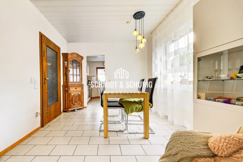 Esszimmer Immobilienangebot - Forst - Alle - Großzügige 4-Zimmerwohnung mit Balkon, Garten und Garagenstellplatz.