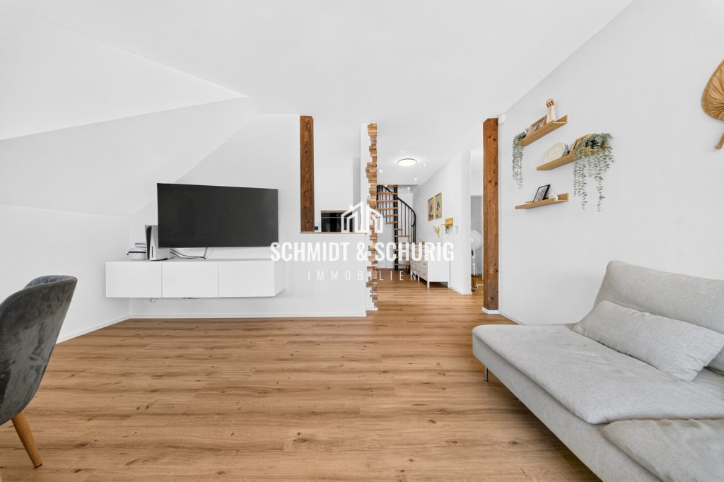 Wohn- / Esszimmer Immobilienangebot - Bretten - Alle - Zentrale und moderne Dachgeschosswohnung in Bretten