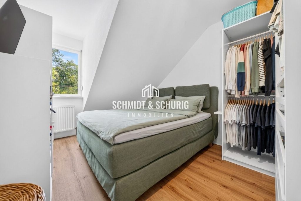 Schlaf- / Ankleidezimmer Immobilienangebot - Bretten - Alle - Zentrale und moderne Dachgeschosswohnung in Bretten