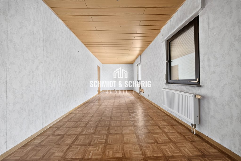 Immobilienangebot - Königsbach-Stein - Alle - Einfamilienhaus mit Garten, Scheune und 2 Garagen in Königsbach-Stein