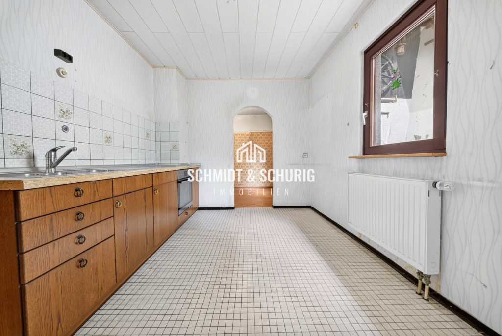 Immobilienangebot - Königsbach-Stein - Alle - Einfamilienhaus mit Garten, Scheune und 2 Garagen in Königsbach-Stein