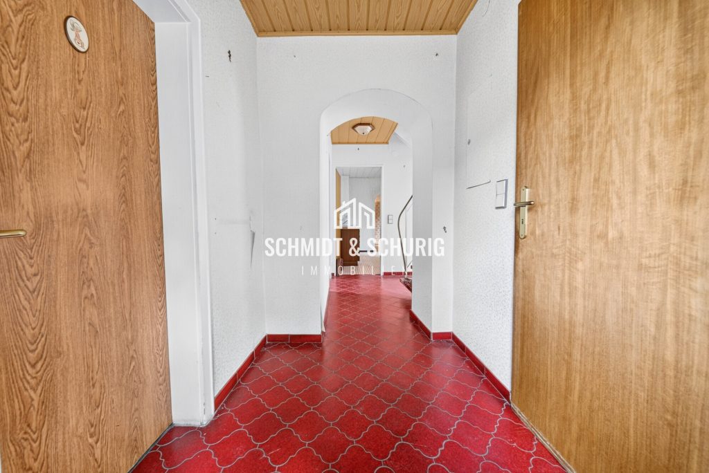 Immobilienangebot - Königsbach-Stein - Alle - Einfamilienhaus mit Garten, Scheune und 2 Garagen in Königsbach-Stein