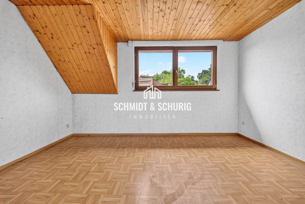 Immobilienangebot - Königsbach-Stein - Alle - Einfamilienhaus mit Garten, Scheune und 2 Garagen in Königsbach-Stein