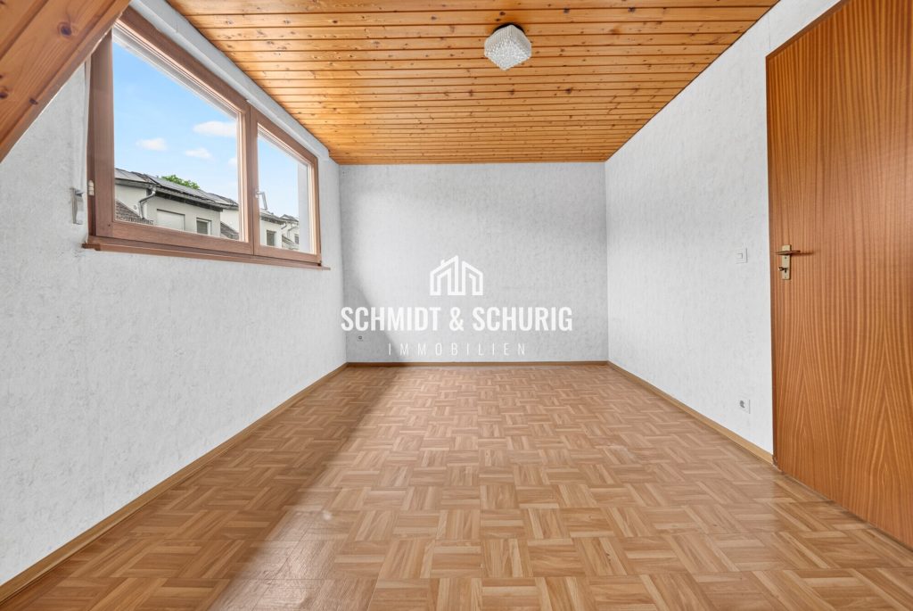 Immobilienangebot - Königsbach-Stein - Alle - Einfamilienhaus mit Garten, Scheune und 2 Garagen in Königsbach-Stein