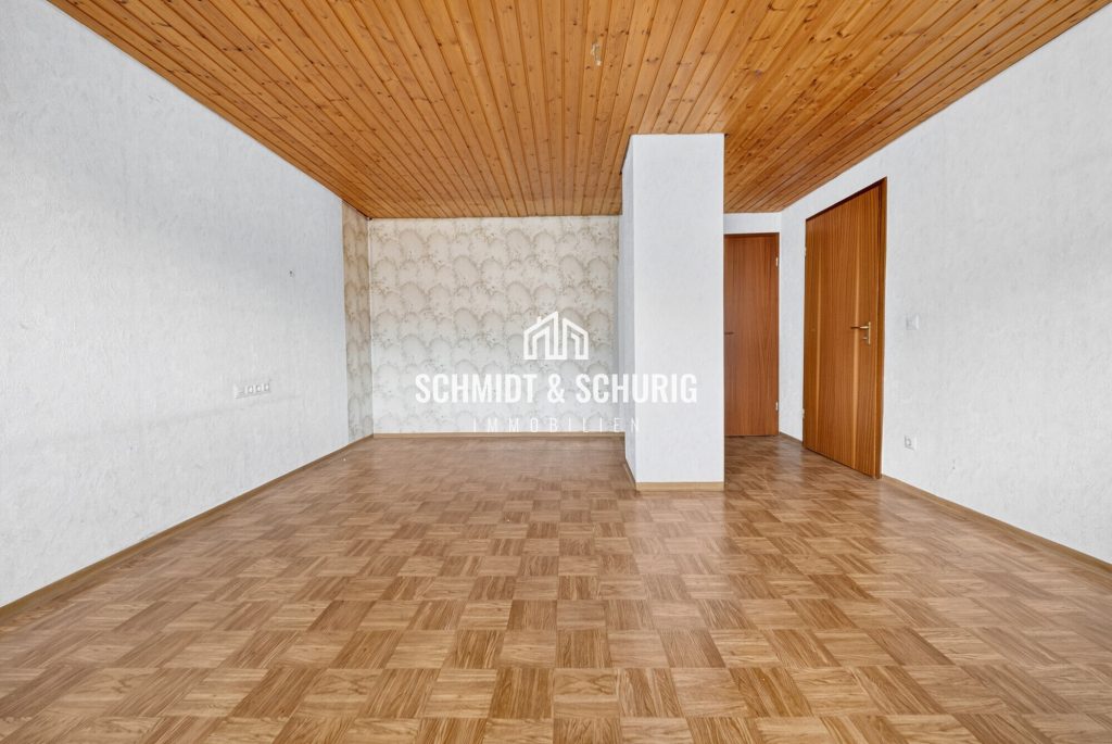 Immobilienangebot - Königsbach-Stein - Alle - Einfamilienhaus mit Garten, Scheune und 2 Garagen in Königsbach-Stein