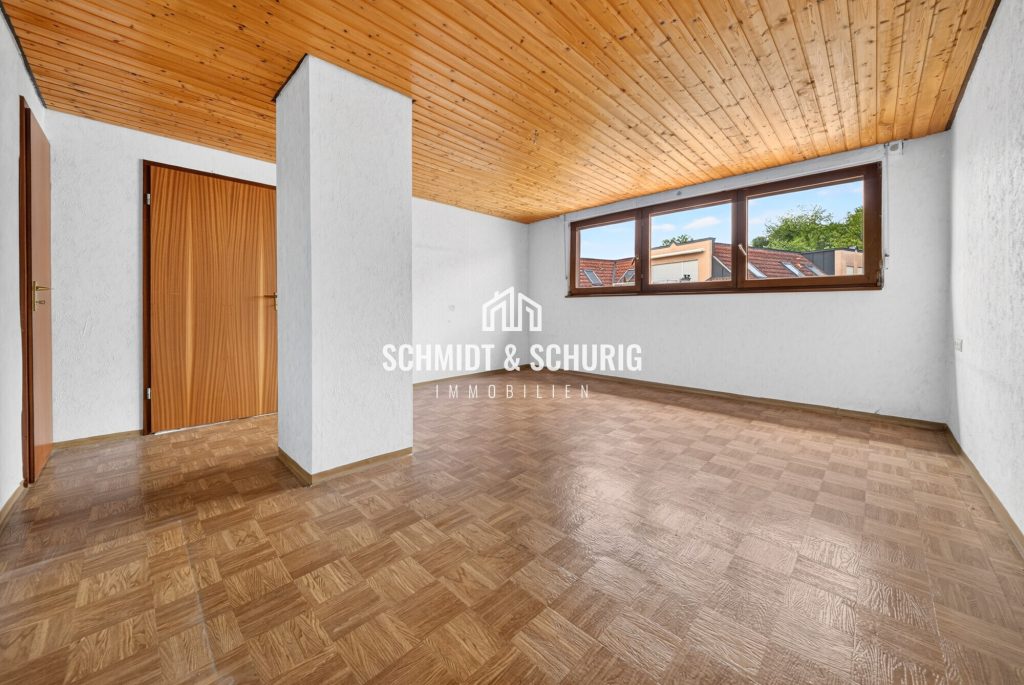 Immobilienangebot - Königsbach-Stein - Alle - Einfamilienhaus mit Garten, Scheune und 2 Garagen in Königsbach-Stein