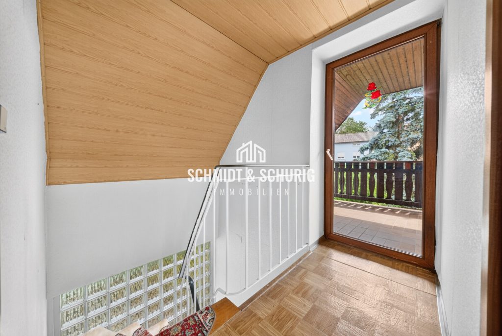 Immobilienangebot - Königsbach-Stein - Alle - Einfamilienhaus mit Garten, Scheune und 2 Garagen in Königsbach-Stein