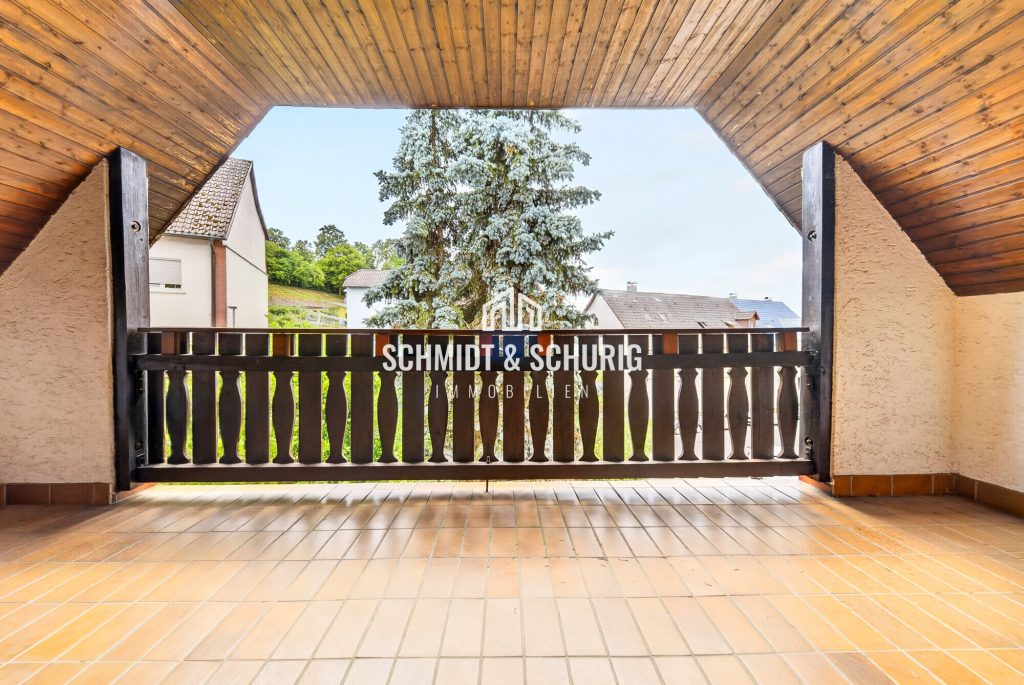 Immobilienangebot - Königsbach-Stein - Alle - Einfamilienhaus mit Garten, Scheune und 2 Garagen in Königsbach-Stein