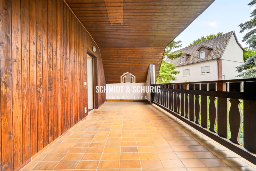 Immobilienangebot - Königsbach-Stein - Alle - Einfamilienhaus mit Garten, Scheune und 2 Garagen in Königsbach-Stein