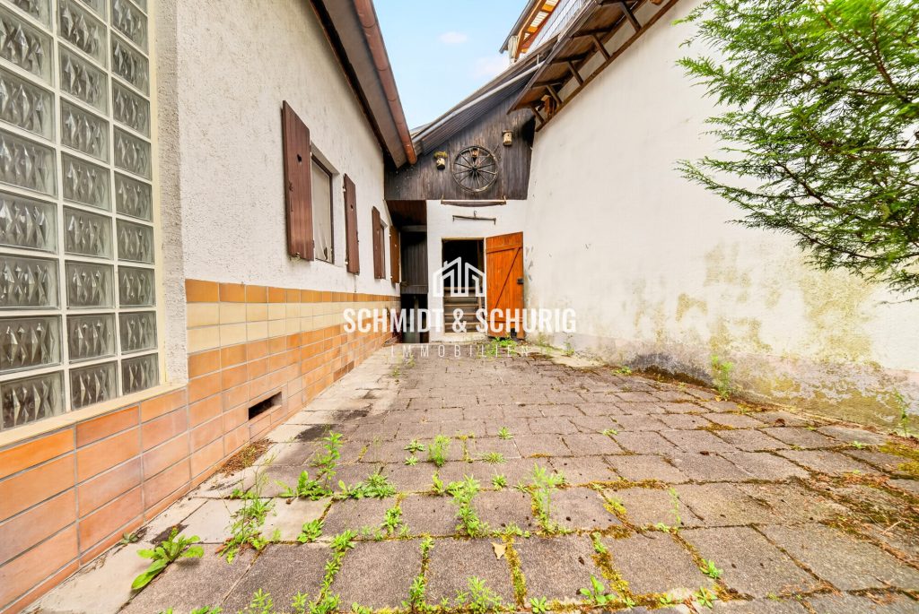Immobilienangebot - Königsbach-Stein - Alle - Einfamilienhaus mit Garten, Scheune und 2 Garagen in Königsbach-Stein