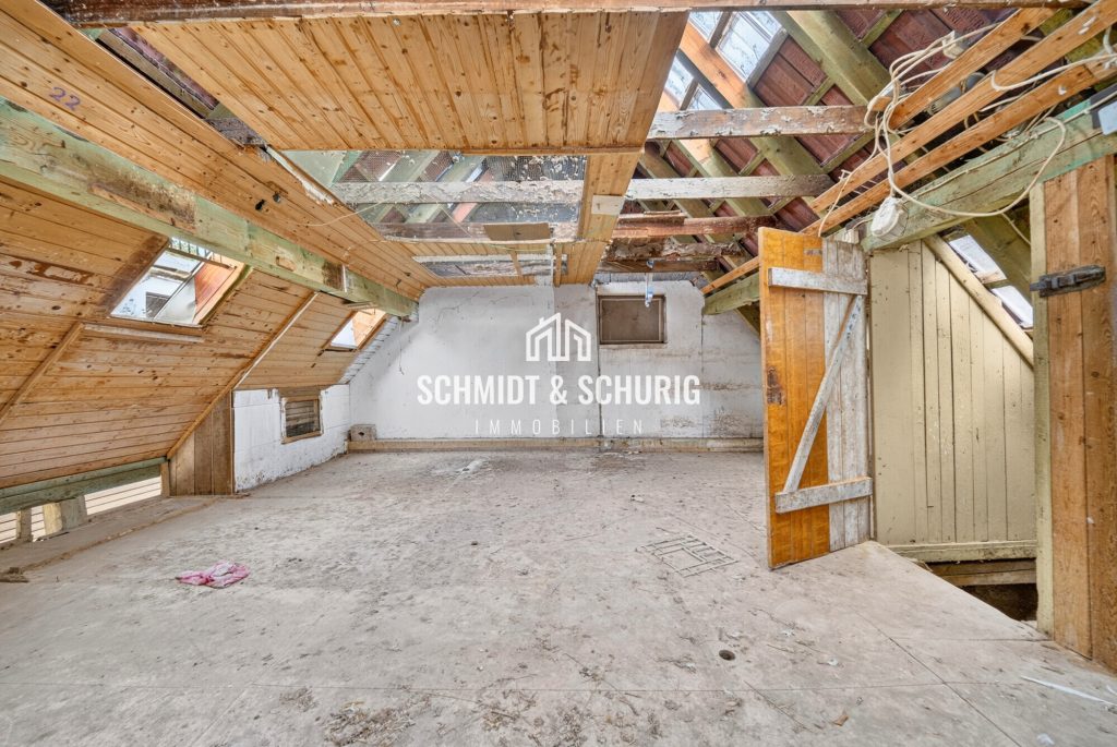 Immobilienangebot - Königsbach-Stein - Alle - Einfamilienhaus mit Garten, Scheune und 2 Garagen in Königsbach-Stein