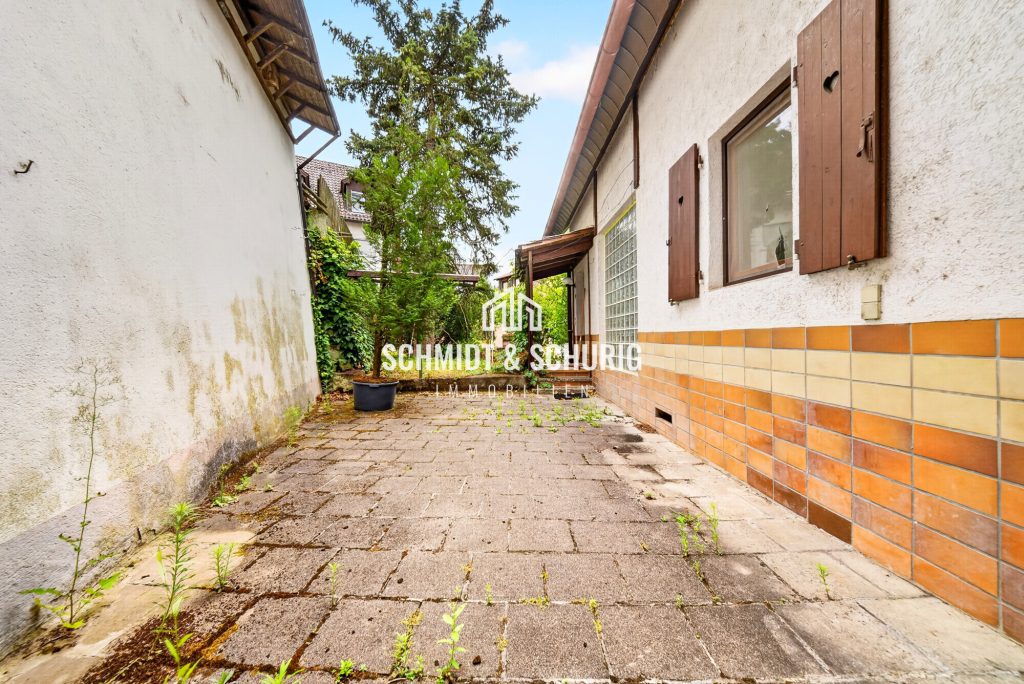 Immobilienangebot - Königsbach-Stein - Alle - Einfamilienhaus mit Garten, Scheune und 2 Garagen in Königsbach-Stein