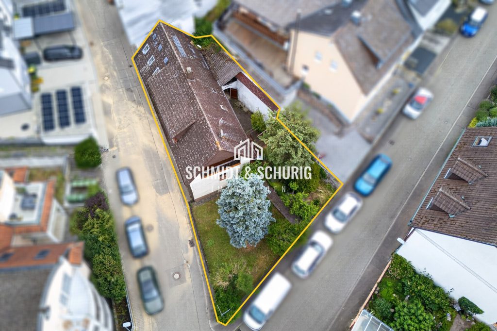Immobilienangebot - Königsbach-Stein - Alle - Einfamilienhaus mit Garten, Scheune und 2 Garagen in Königsbach-Stein