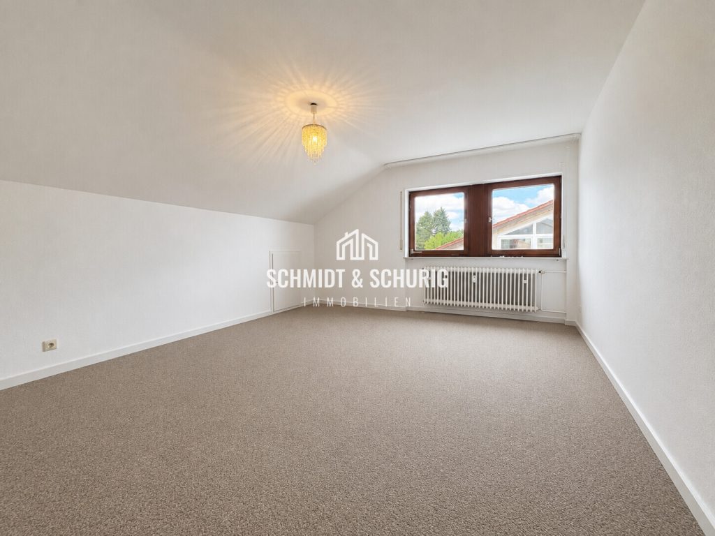 Immobilienangebot - Bretten - Alle - Helle 4-Zimmer-Dachgeschosswohnung mit Balkon und schönem Ausblick in Bretten