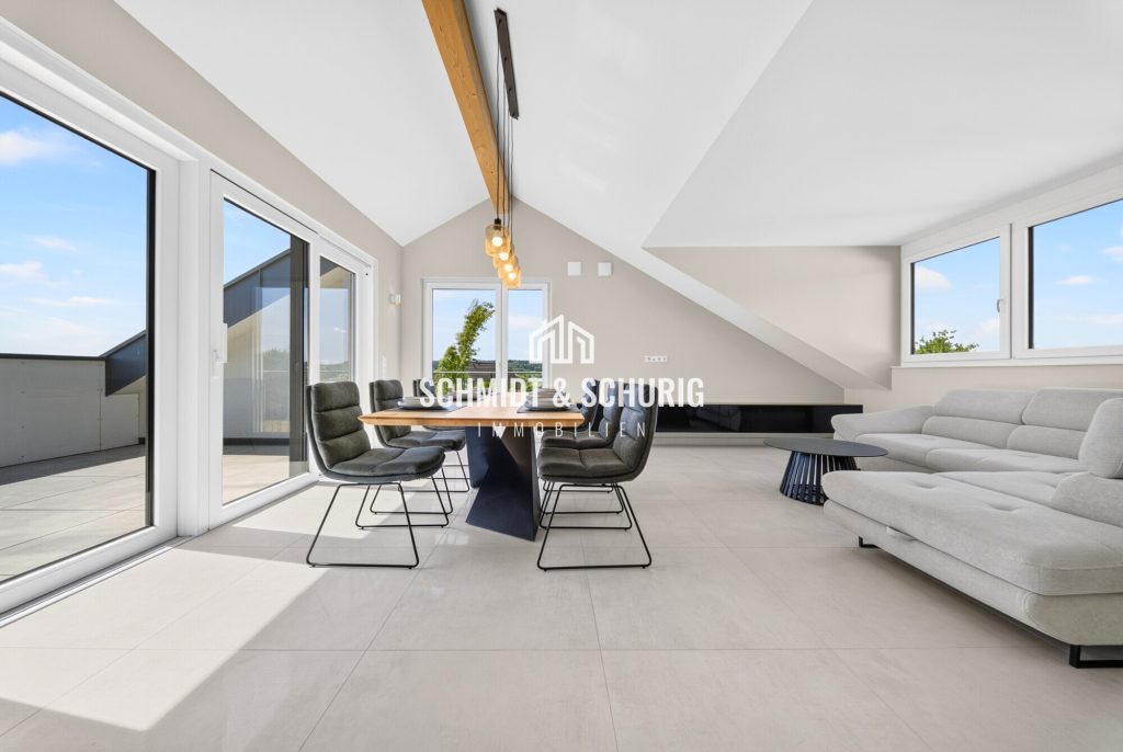 Ess-/Wohnzimmer Immobilienangebot - Kraichtal / Oberöwisheim - Alle - Hochwertige Dachgeschosswohnung im Kraichtal – Neubau/Erstbezug