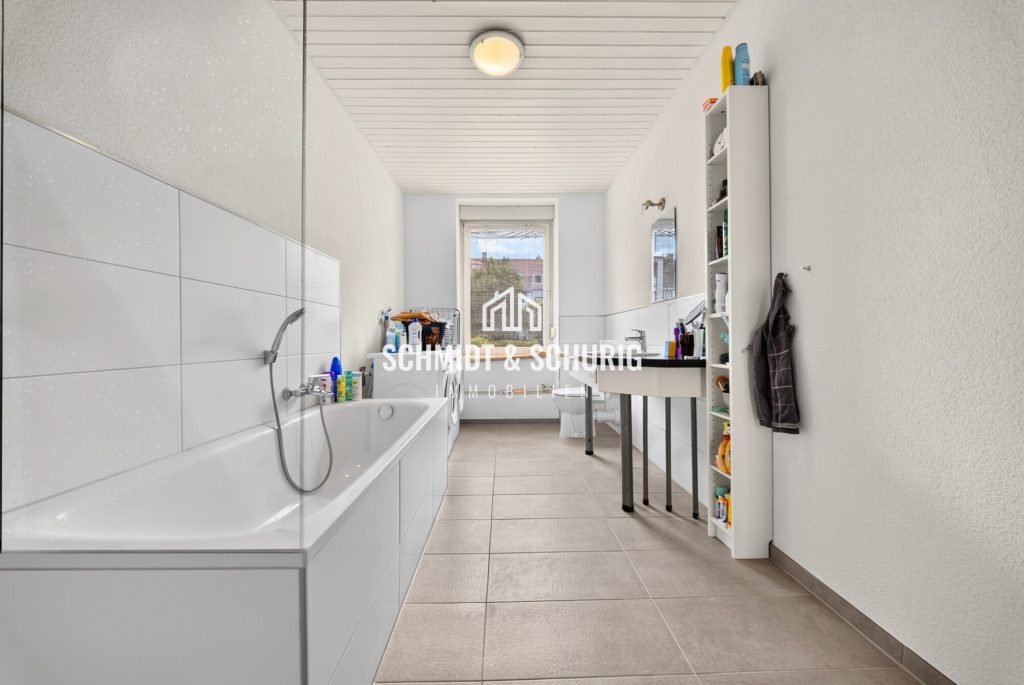 Immobilienangebot - Karlsruhe - Alle - 4-Zimmer-Altbauwohnung mit Balkon in Karlsruhe